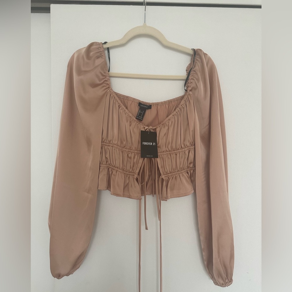 New with tags tie front shirt!